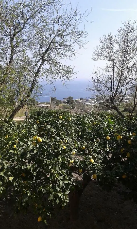 Villa la casa di titti e jack Malfa  Casa vacanze